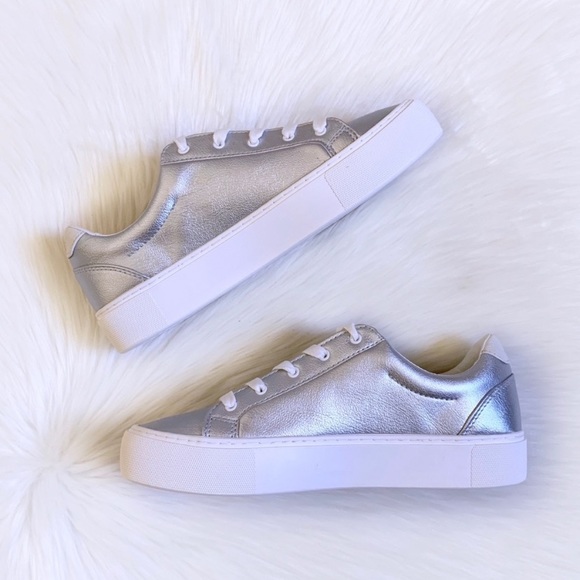 UGG Women’s Zilo Metallic Silver Sneakers - Picture 5 of 8